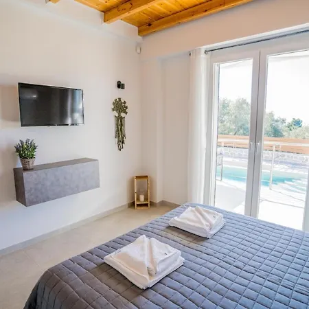 Elianthos Luxury Villa Tsoukaladhes