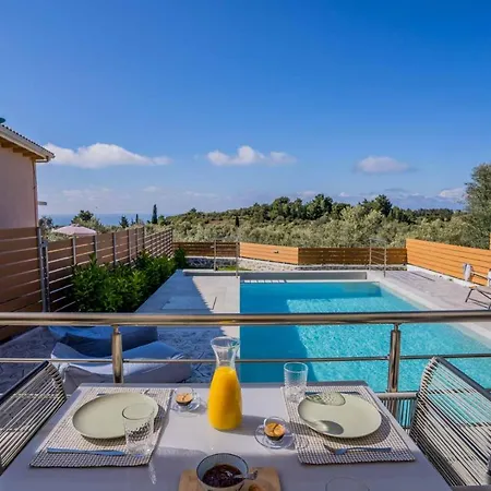 Elianthos Luxury Villa Tsoukaladhes