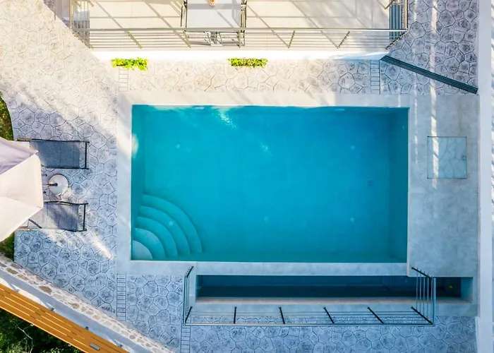 Elianthos Luxury * Цукаладес