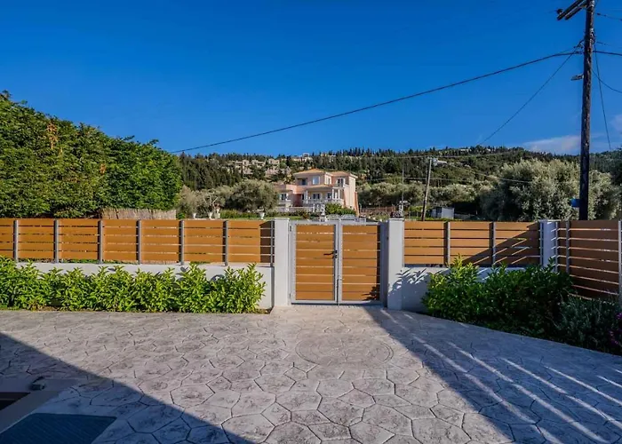 Elianthos Luxury Villa Tsoukaládhes