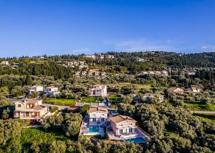 Elianthos Luxury Villa Tsoukaladhes