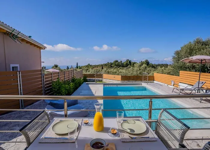 Elianthos Luxury Villa Tsoukaladhes